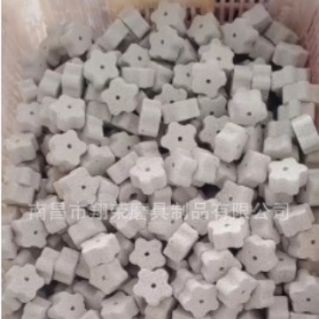 Manufacturer Wholesale Small Plum Blossom Colored Pumice, Parrot, Hamster, Chinchilla, Pet Chewing Stone, Molar Stone, Can Be Taken with Free Samples