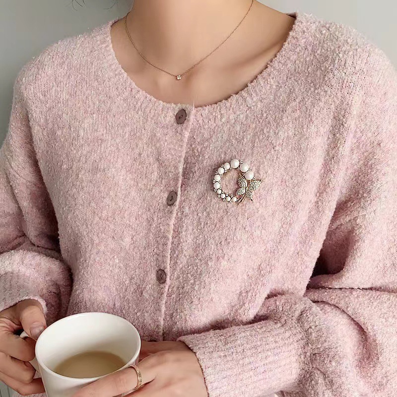 Korean Dongdaemun Diamond-Encrusted Pearl Butterfly Brooch Anti-Exposure Buckle Fashionable High-End Clothing Accessory Manufacturer