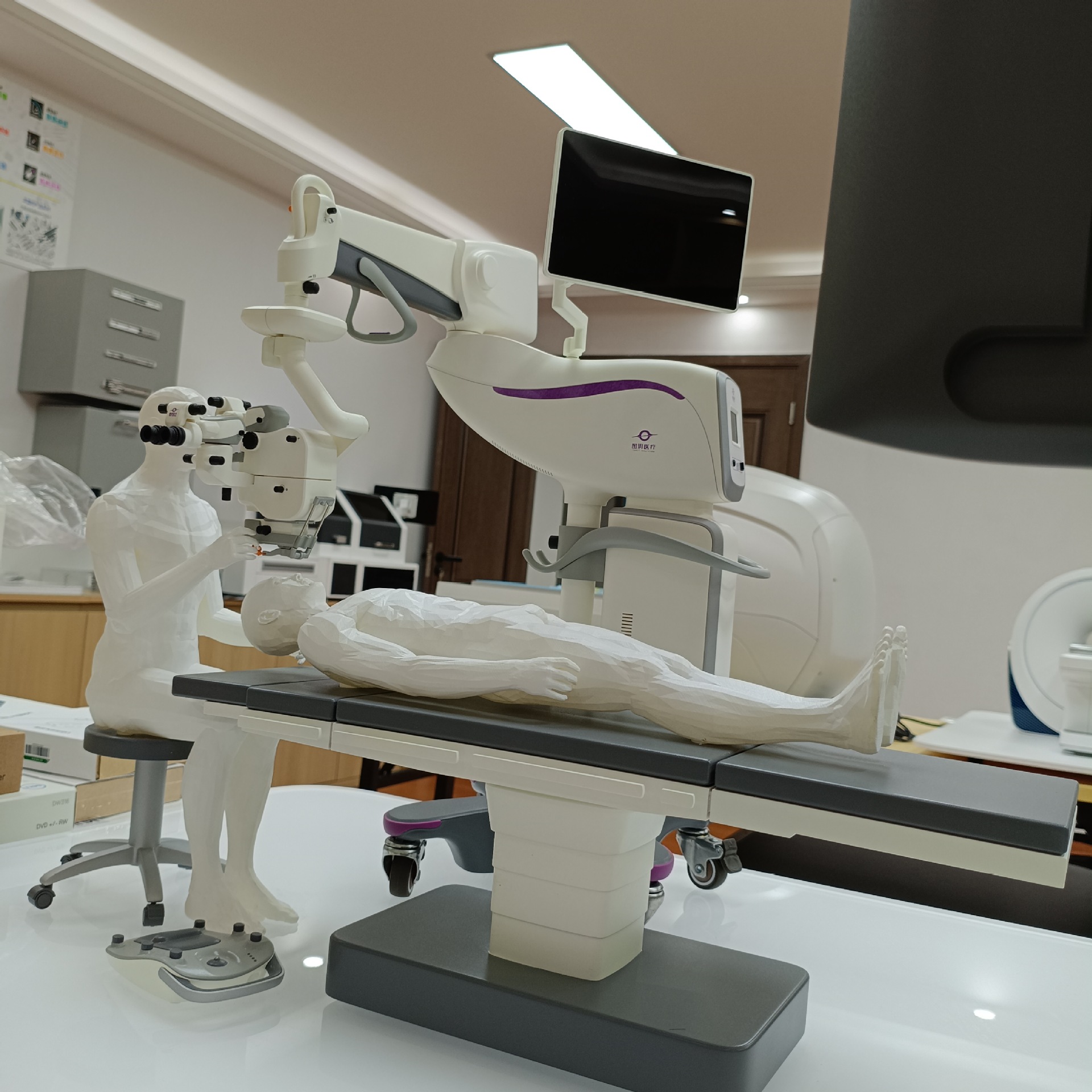 Обработка и кастомизация оболочек медицинского оборудования, производство образцов по чертежам, обработка на ЧПУ, вспомогательный дизайн