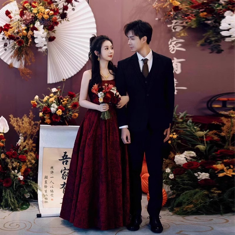 Strapless Engagement Dress Light Luxury Niche wine red French Evening Dress Student Art Test Host Annual Meeting