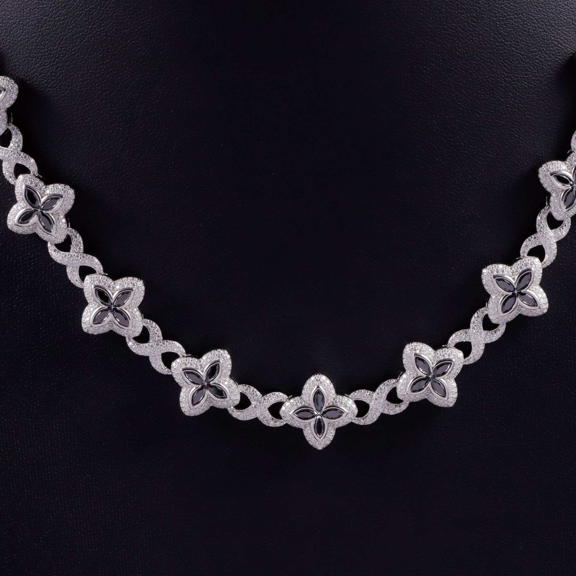 Black Four-Leaf Clover Necklace S925 Silver Inlaid with Moissanite Cross-Border Hot Selling Accessible Luxury Niche Design Necklace for Men and Women