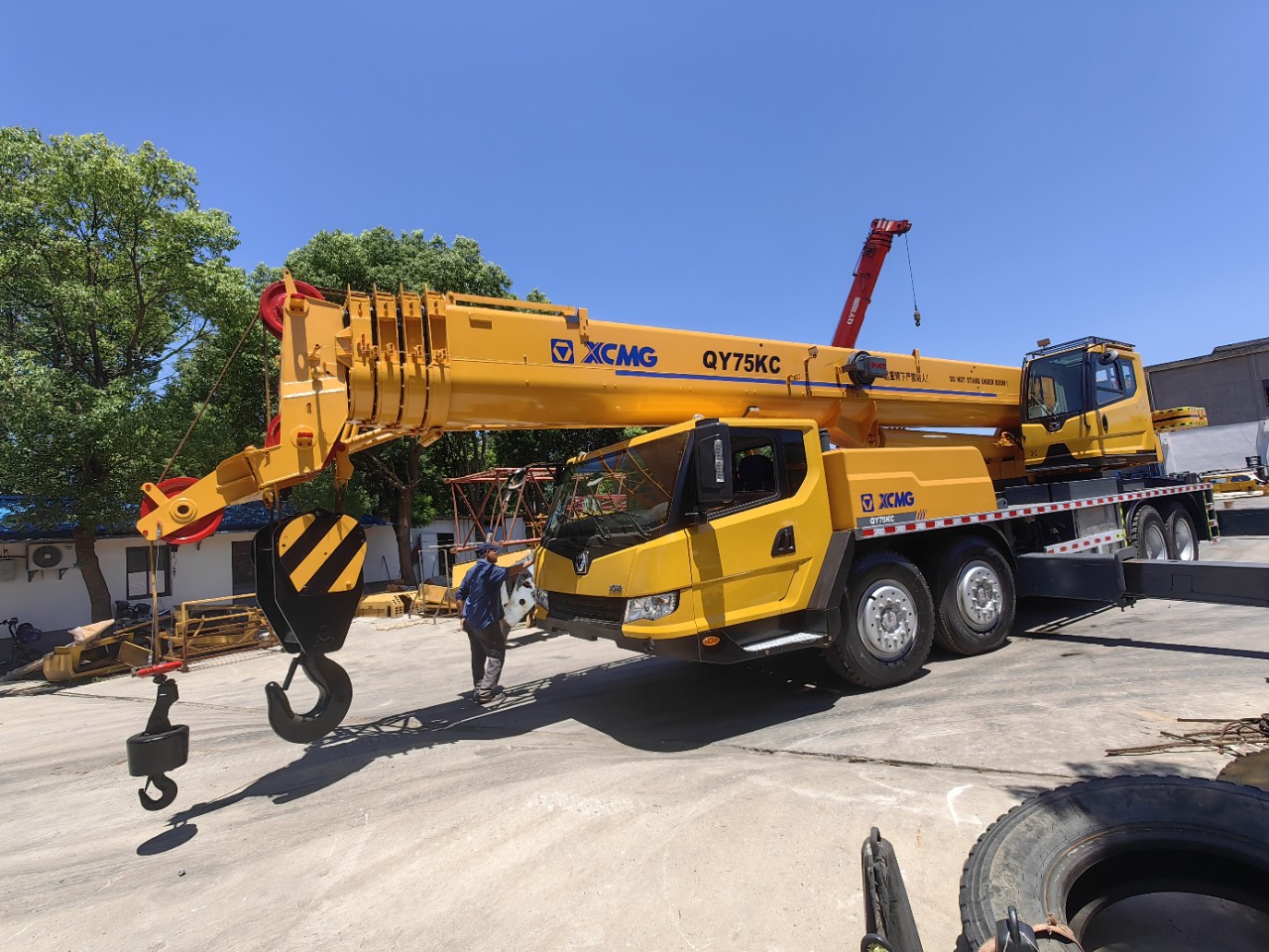 Second-Hand Truck Crane Xcmg Qy75Kc Crane Maintenance Site Multiple Xcmg 70 Tons 80 Tons