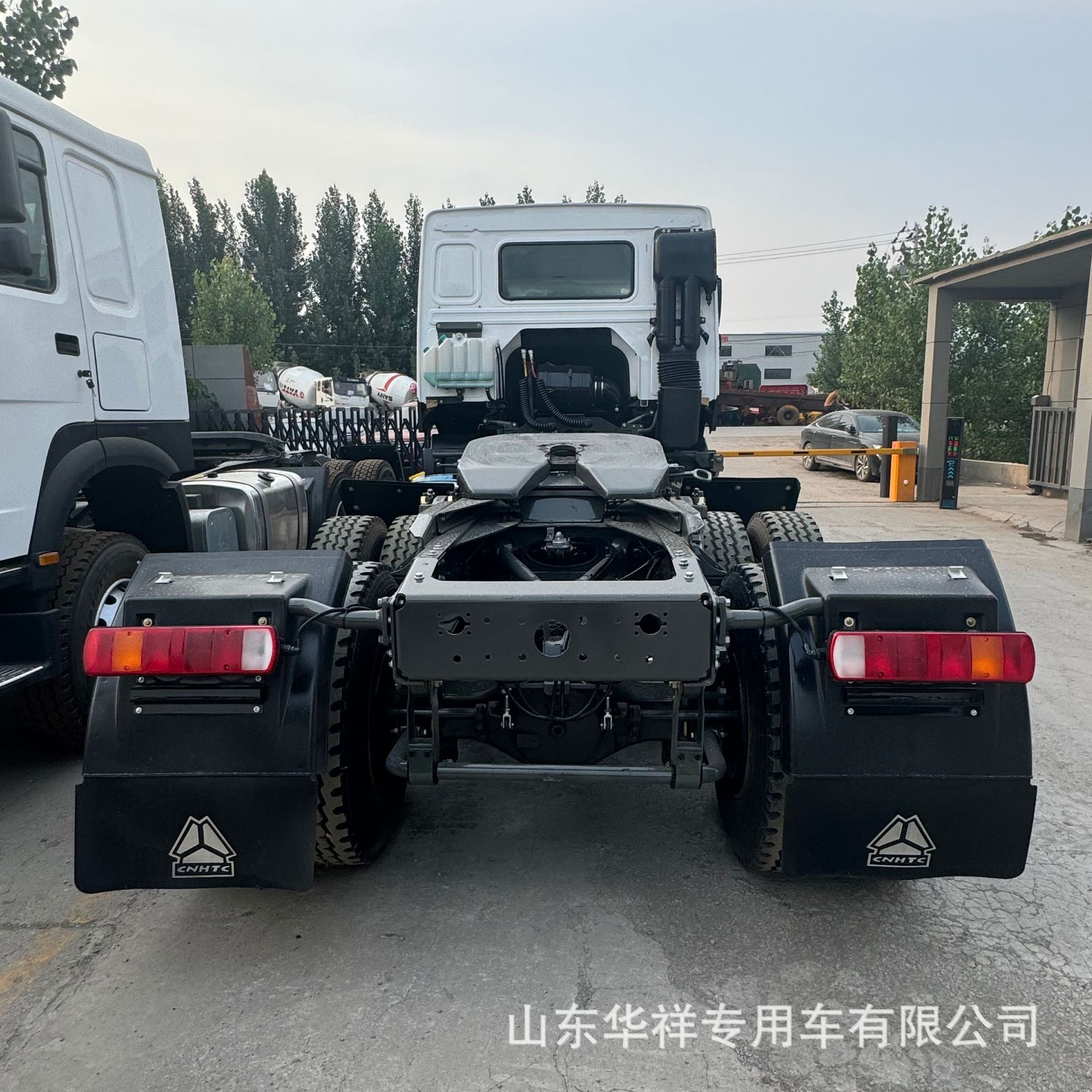 Export Howo Tractor Head 375 Horsepower Tractor Trailer Head Rear Eight-Wheel Freight Truck Head for Sale