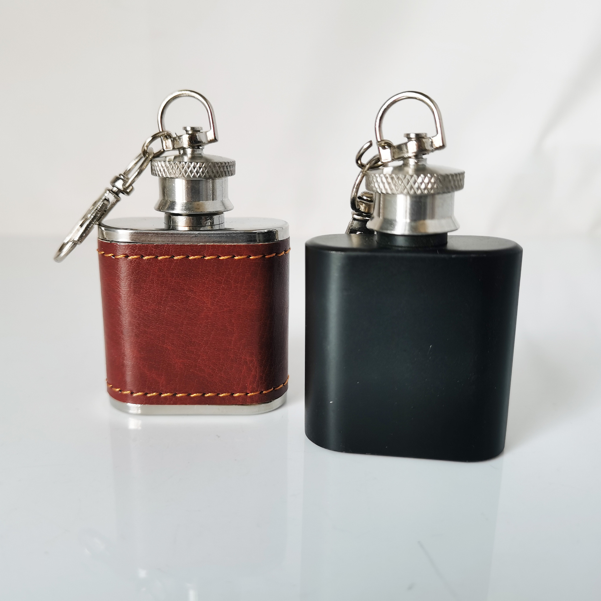 Customized wholesale 1oz mini stainless steel Wine Pot Black Matt laser logo key chain wine pot