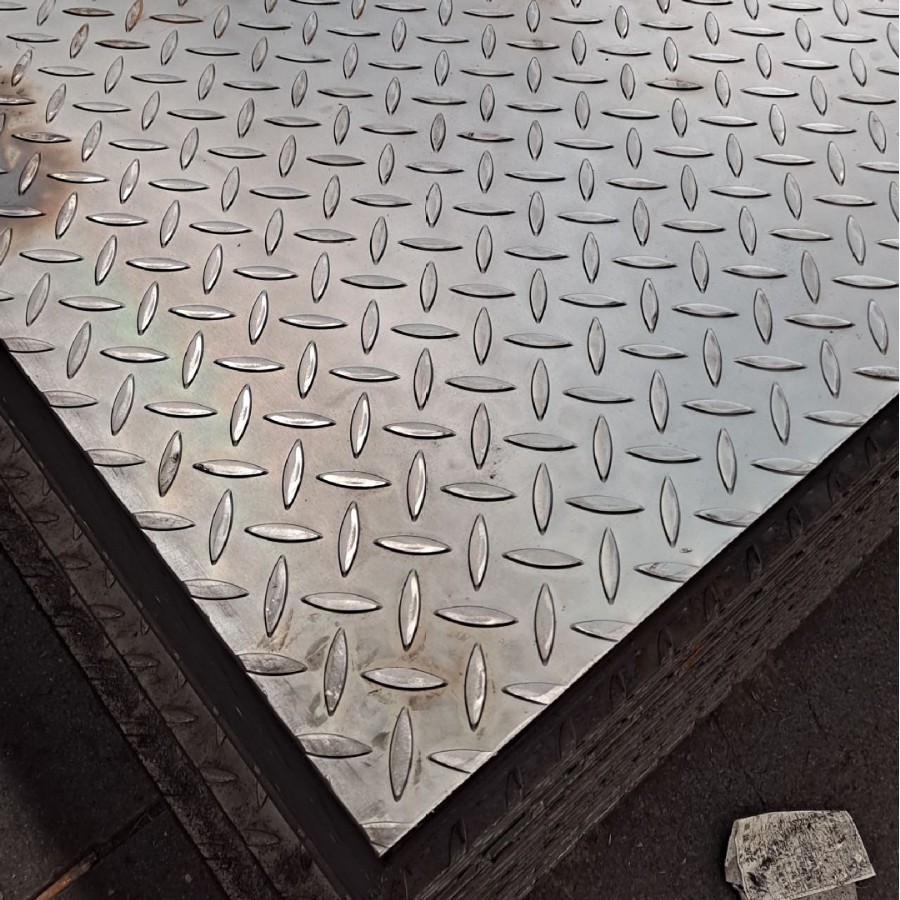 Figured Plate Slip-Resistant Pattern Steel Plate Climbing Steel Q235B Lentil-Shaped Gb Chengdu Spot