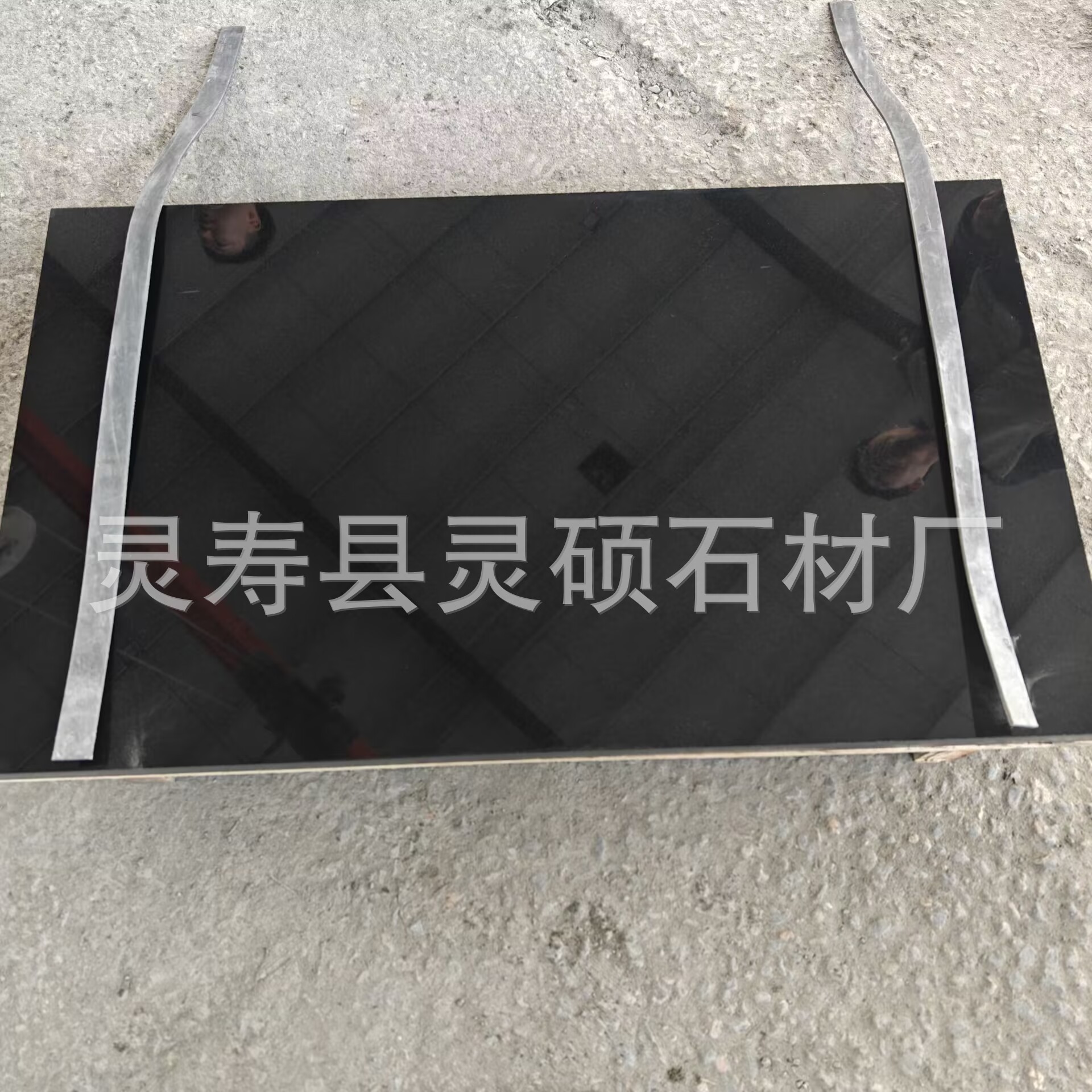 Supply Shanxi Black Stone Tombstone Chinese Black Granite Cemetery Tombstone Engraving Price
