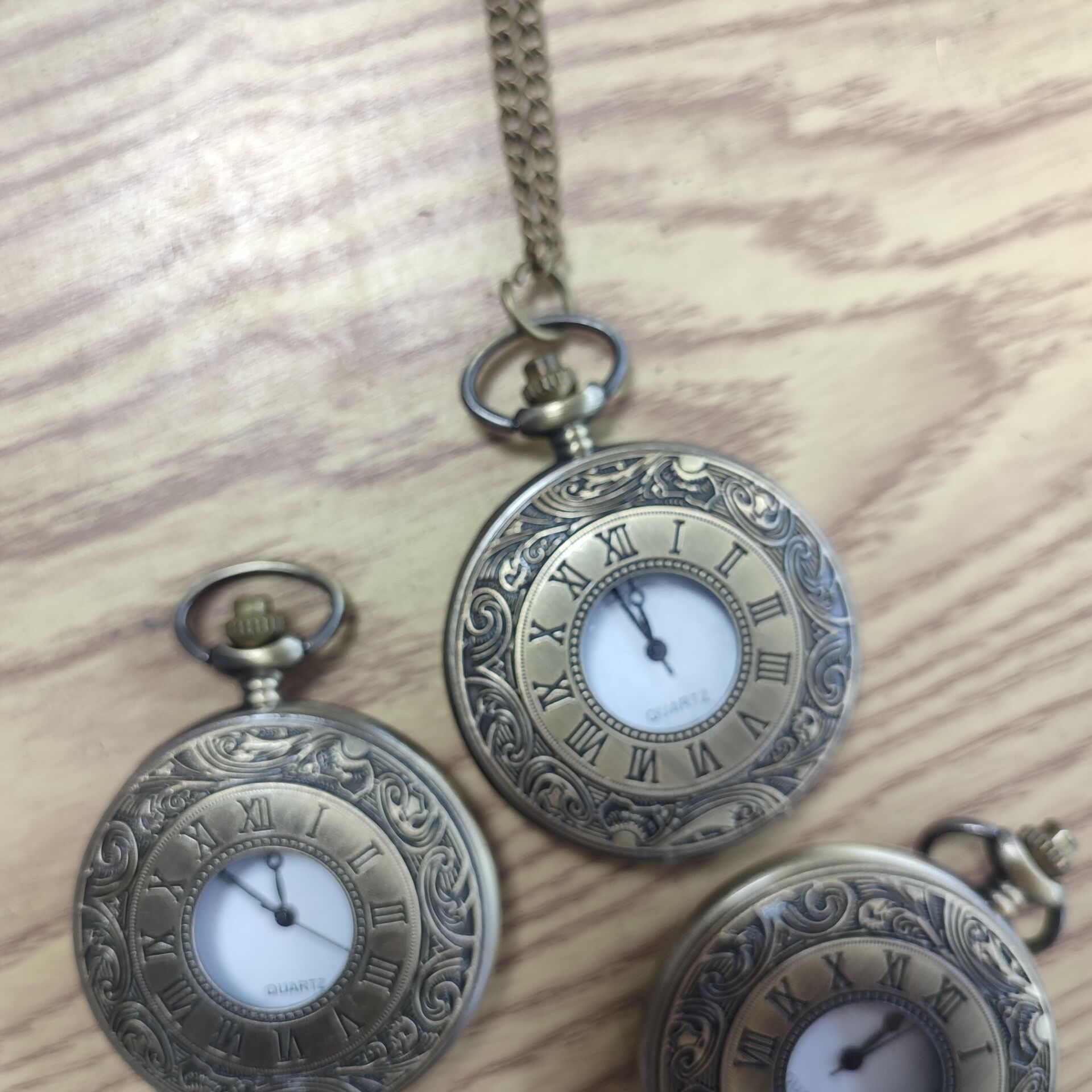 Romantic British retro classic pattern pocket watch Roman numerals antique pocket watch tuo watch high quality wholesale