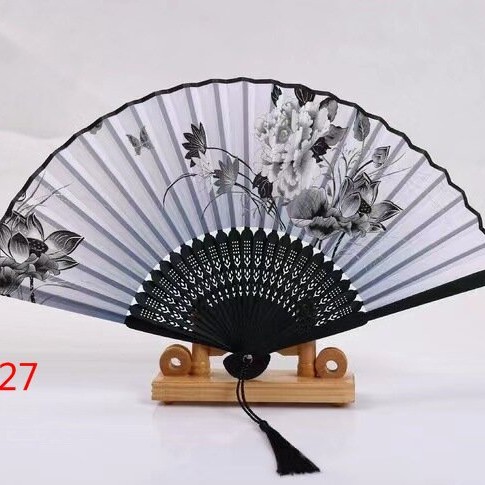 A smile fan bamboo products fan wholesale Japanese folding fan Chinese style gift ladies folding fan antique smile fan