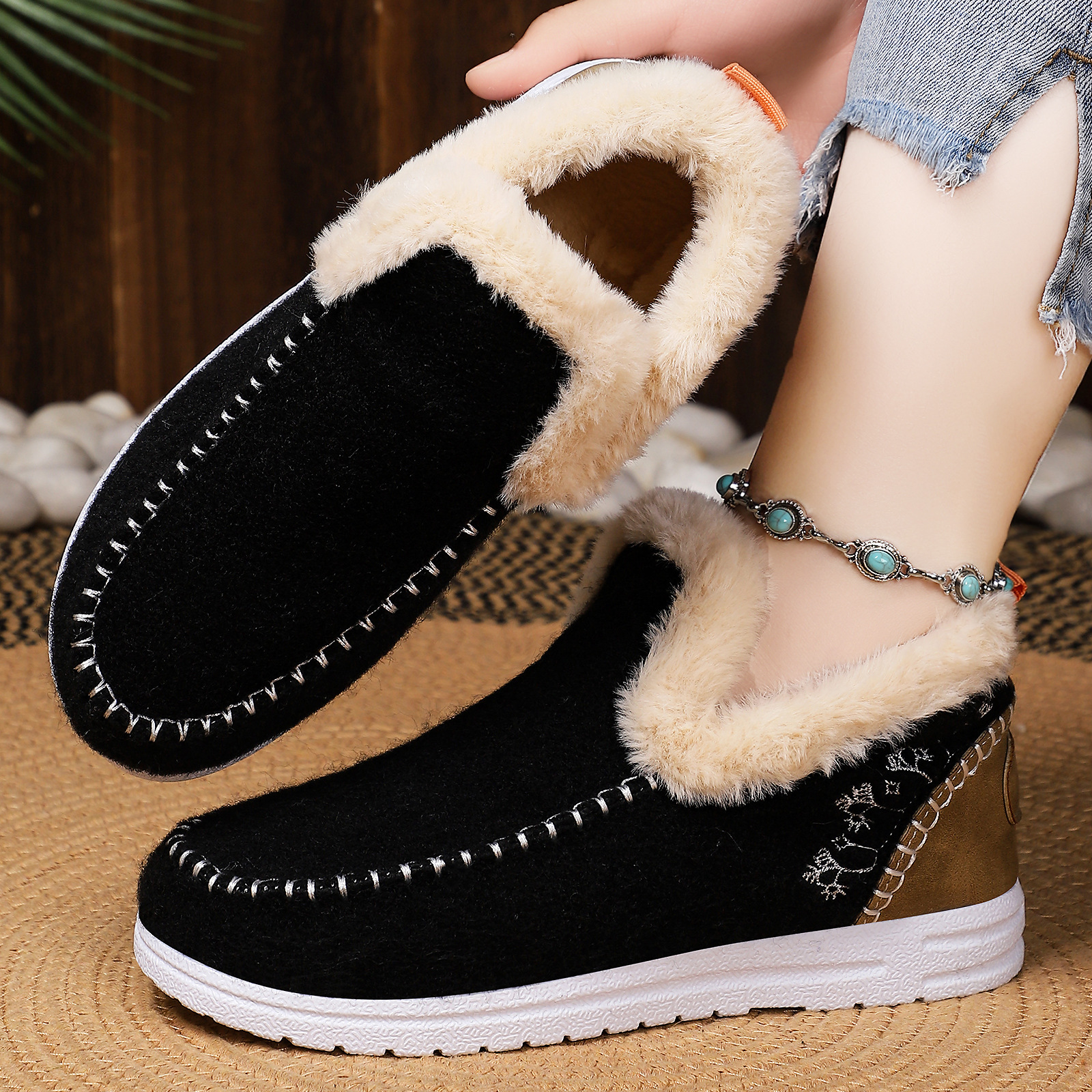 Winter Cotton Boots with Fleece Lining, Thickened Cotton Shoes for Cross-Border Trade, Women's Boots for Cold Protection and Warmth, Slip-On Fashion Short Snow Boots