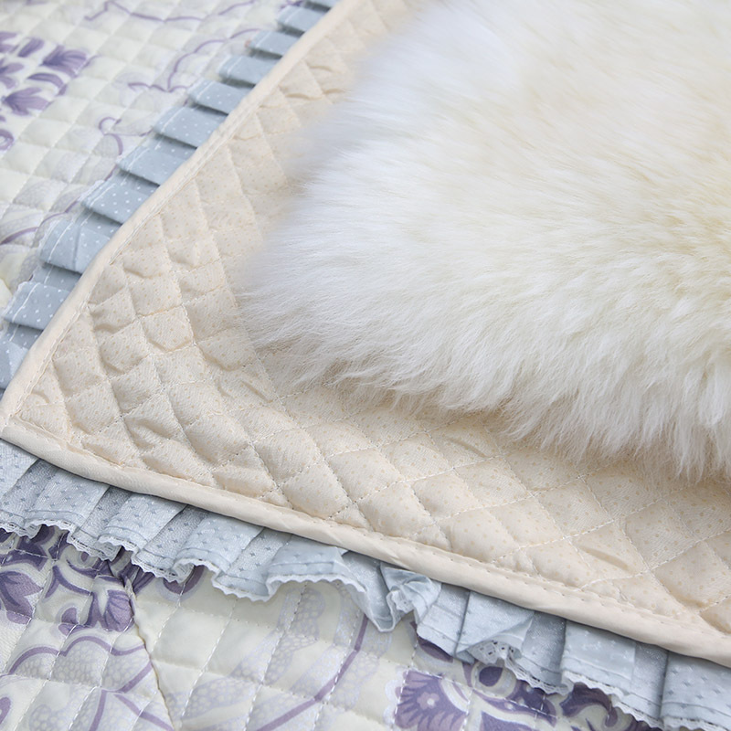 Sheepskin Mattress with Integrated Fur, Thickened for Camping, Suitable for Single and Double Beds, Student Dormitory Mattress Pad, Foldable for Home Use