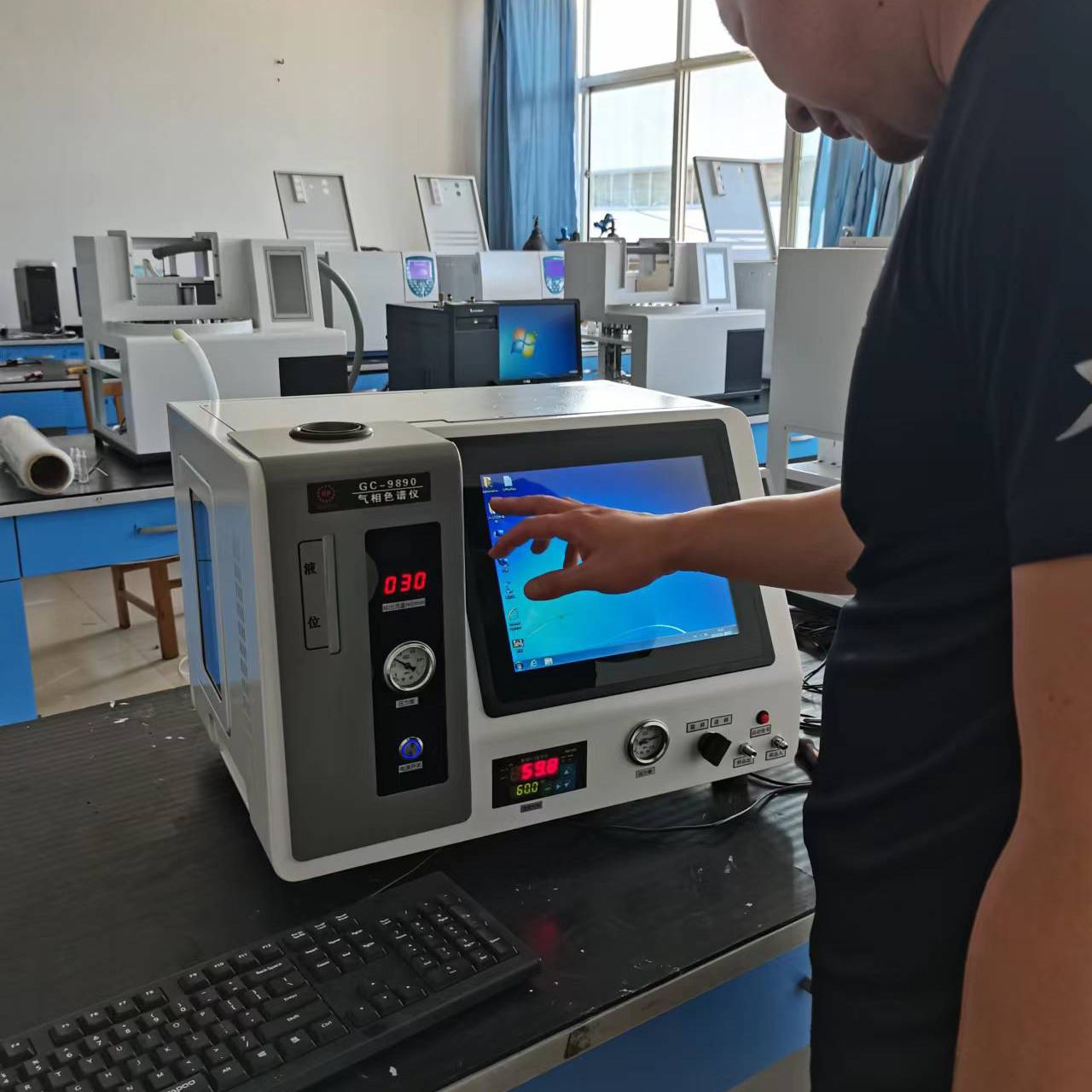 Supply GC-5890 Gas Analyzer Liquefied Gas Analysis Dedicated (computer All-in-one Machine)