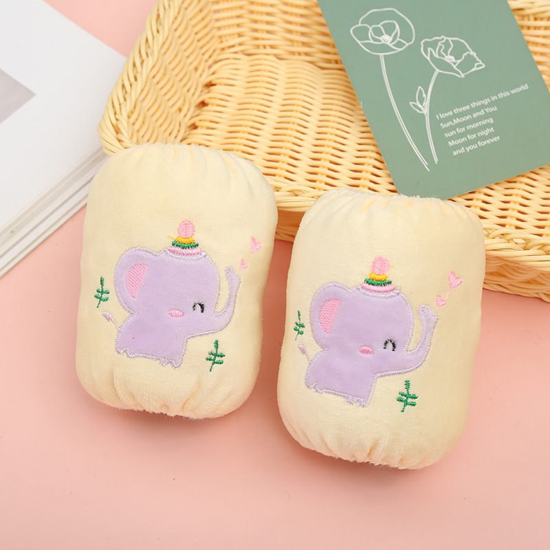 Baby short baby sleeve cute cartoon embroidery flannel antifouling sleeve sleeve sleeve manufacturers wholesale