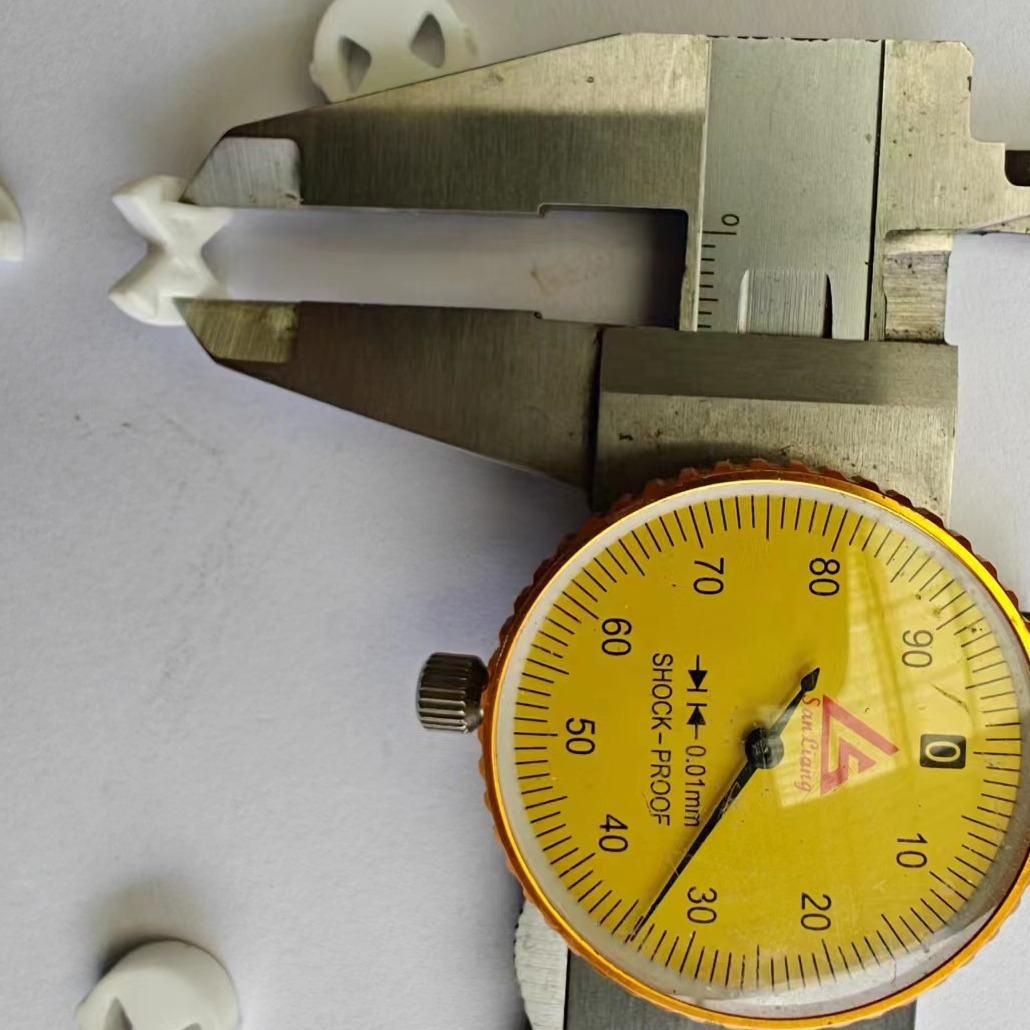 12.5mm Switch Water Ceramic Sheet Alumina Ceramic Fine Grinding Polishing Hot Pressing