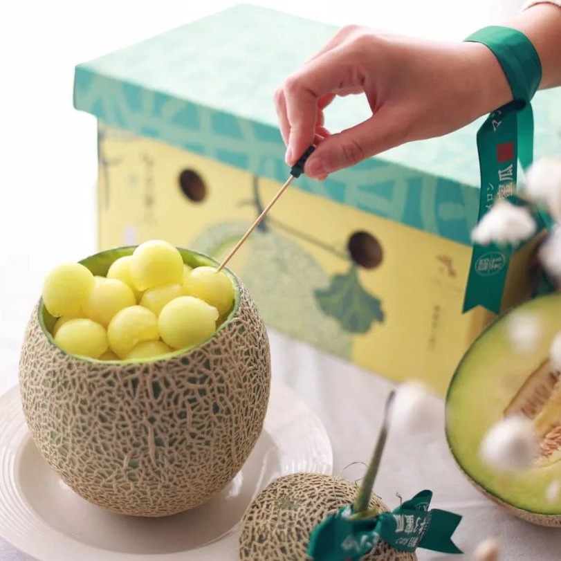 Whole Box of Mei Long Net-Patterned Honeydew Melons, Round-Shaped Cantaloupe, Fresh Seasonal Fruit, Exquisite Ice Cream-Like Milky Sweet Melon