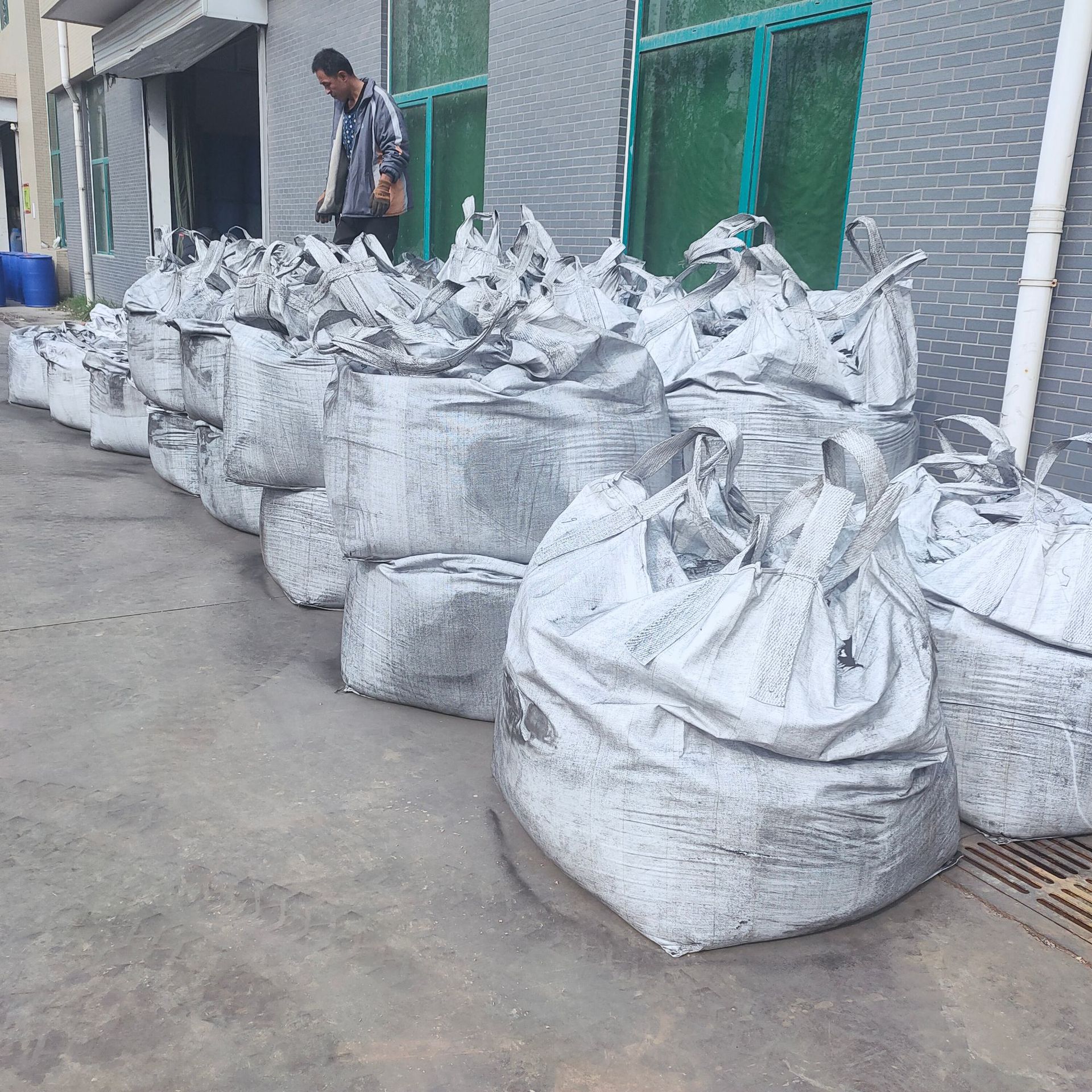 Manganese Dioxide Black Amorphous Powder 30-70 Content High Purity Manganese Dioxide