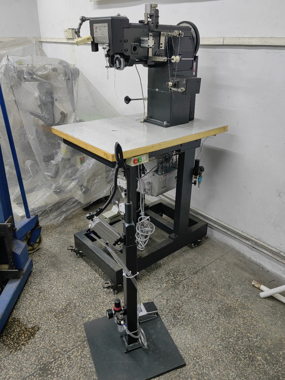 Supply environmentally friendly shoes mark car anti-car shoes special mark line sewing shoes locomotive 747 mark sewing environmentally friendly shoes