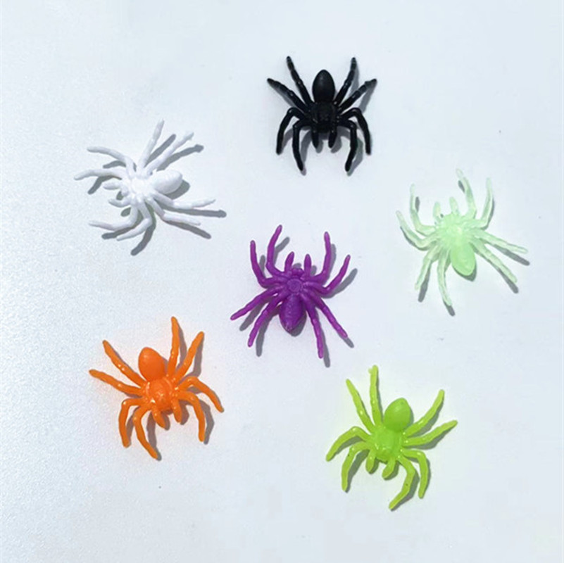 Small spider Halloween spider web decoration small accessories toy fake small spider plastic PE simulation black small spider