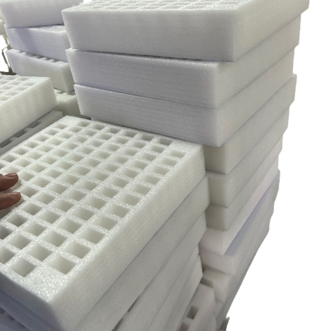 Small color stripe 100 hole pearl cotton tray foam insert plate EPE turnover plate can be produced according to your requirements