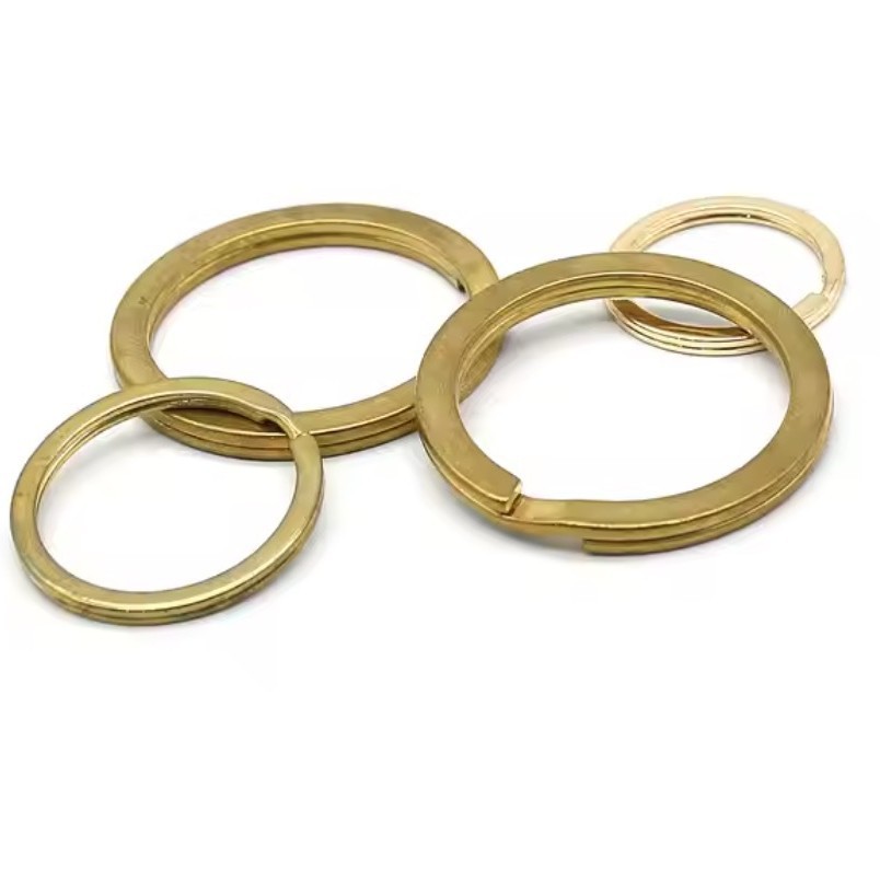 Dongguan manufacturers brass keychain simple fashion brass winding buckle super load-bearing golden polished keychain