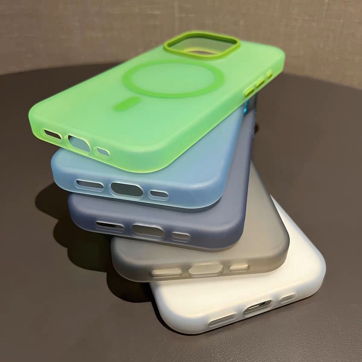 Cross-Border Imd Frosted Skin-Feel Magnetic Phone Case 2.0mm Apple 16Pro Candy Skin-Feel Two-In-One Protective Case