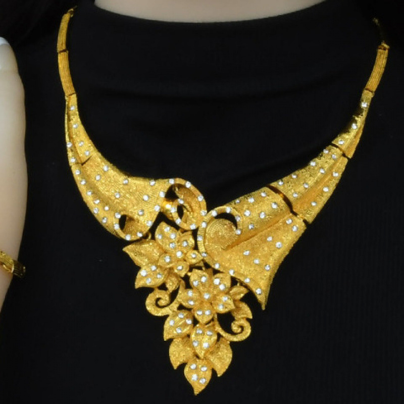 Authentic Explosions Sandy Gold Flower Wedding Necklace Women's suit Wedding Bride Zircon Gold Color Simulation People's genuine goods