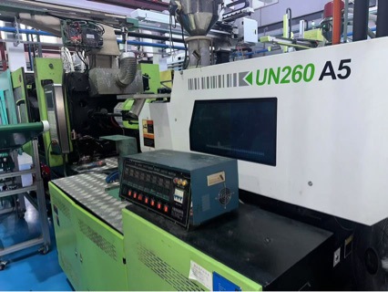 Передача б/у литьевой машины Yizumi из завода Taizhou, 120-160-260 тонн, партия сервомашин для литья