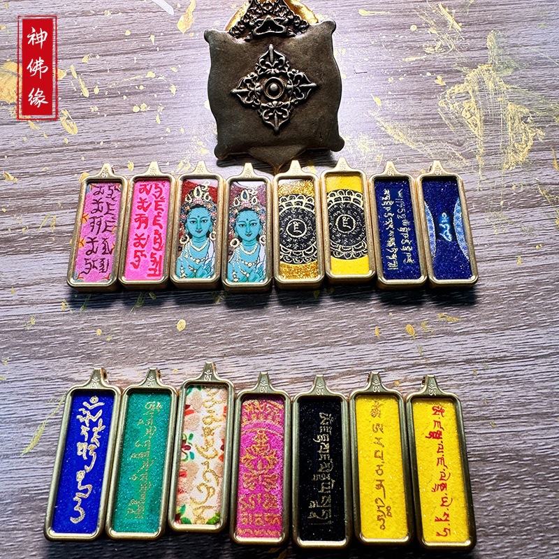 1*3 hand-painted small thangka small long ore sand sprinkled gold titanium steel gabu box