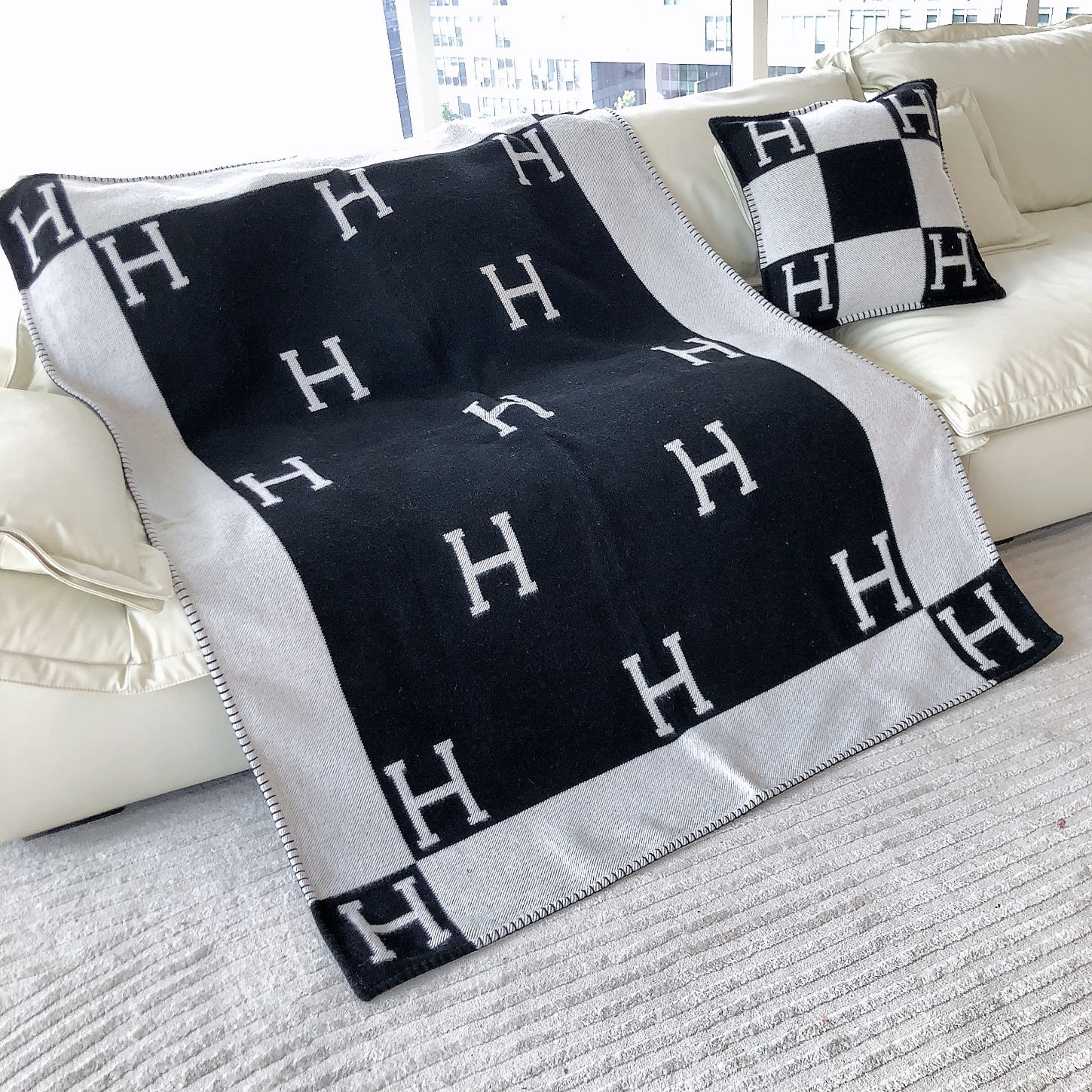 Amazon Cross-Border H Cashmere Blanket Sofa Blanket Office Single Nap Air Conditioning Wool Airplane Blanket