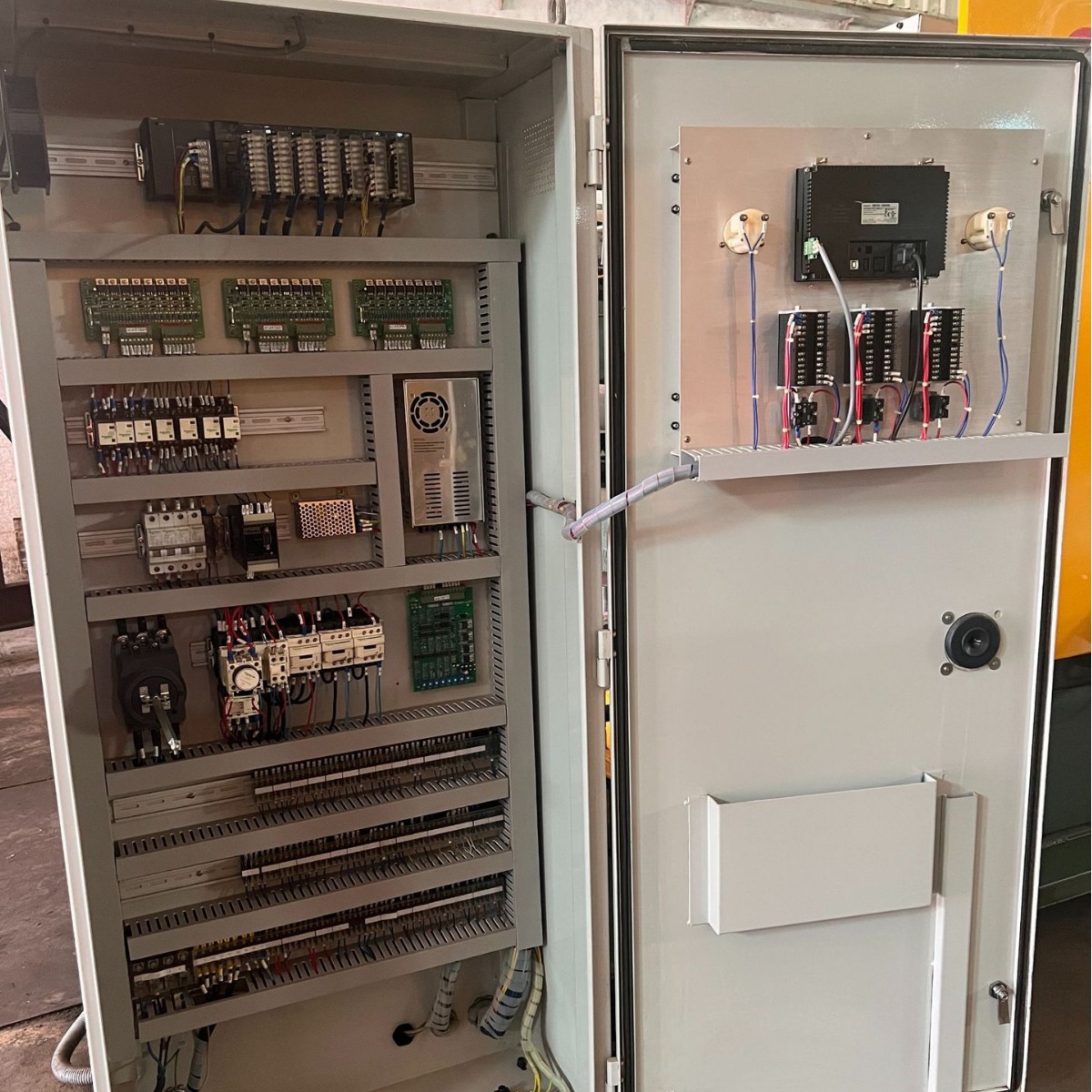 Hot Chamber Yizumi Lijin Zinc Alloy Die-Casting Machine 160 Tons Manufacturer Automatic Third Generation Die-Casting Aluminum-Magnesium Servo Motor