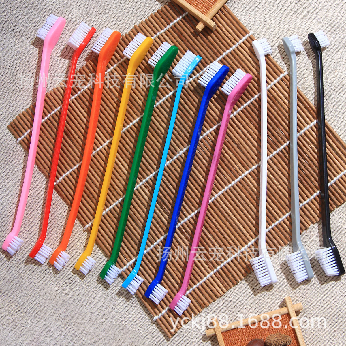 Зубная щетка для домашних животных с длинной ручкой и двумя головками для ухода за полостью рта собак мягкая щетина оптом со скидкой