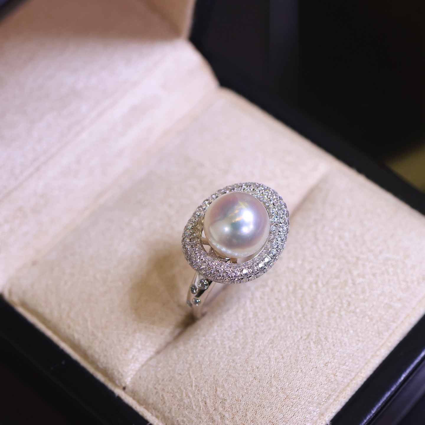 Platinum Pt900 Accessories, Line Design Ring, Heavy Zircon Inlay, Picture with 9mm Beads, Beads Not Included