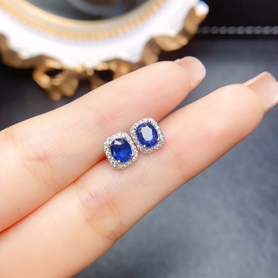 Factory wholesale explosions natural sapphire earrings S925 silver inlaid with the main stone 4*5 selling Europe and the United States a generation of hair