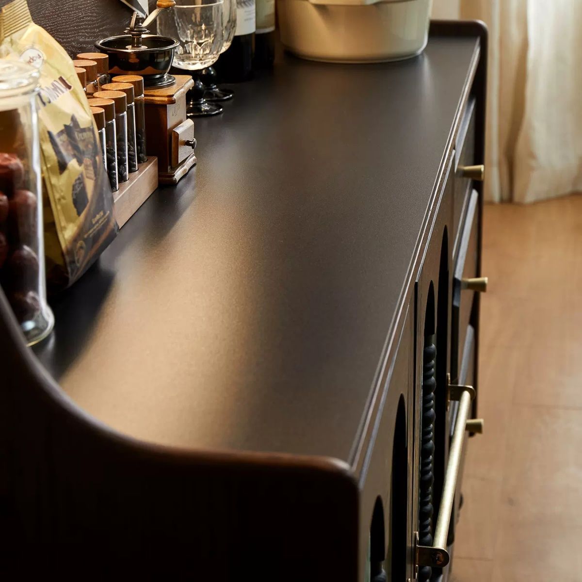 French Retro Large Capacity Fashionable Simple Solid Wood Sideboard Cabinet Living Room Wall Storage Cabinet Cabinet Home Kitchen