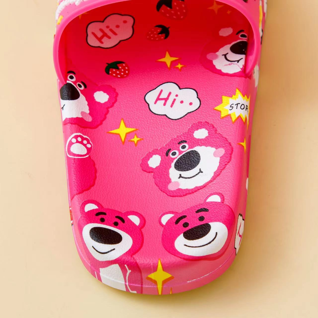 New children's strawberry bear slippers boys and girls indoor bathroom non-slip sandals summer cute cartoon baby slippers