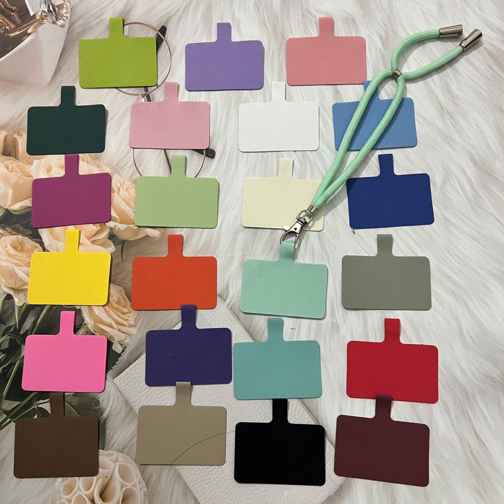 Mobile phone hanging piece hanging neck rope fixing gasket hanging rope patch adjustable diagonal mobile phone case universal rope clip anti-loss