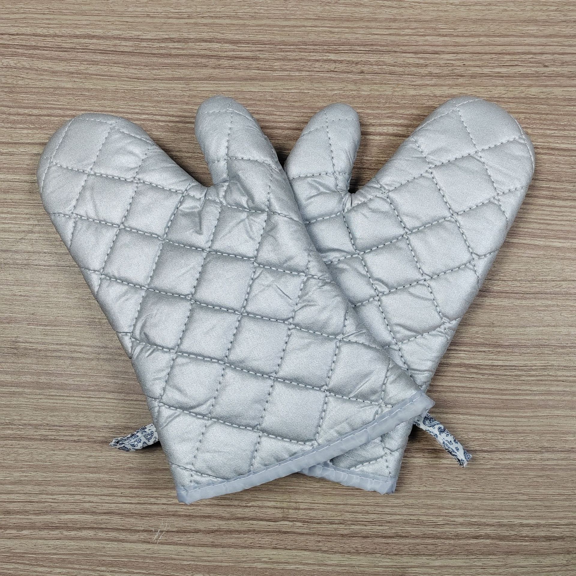 Thickened cotton gloves, microwave oven gloves high temperature insulation Gloves oven baking anti-scalding gloves Silver