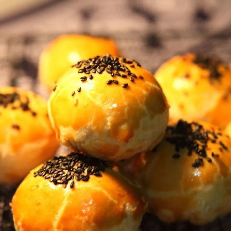Egg yolk crisp snow Meiniang leisure food breakfast pastry Internet Celebrity Snack egg yolk purple sweet potato Chinese pastry heart wholesale