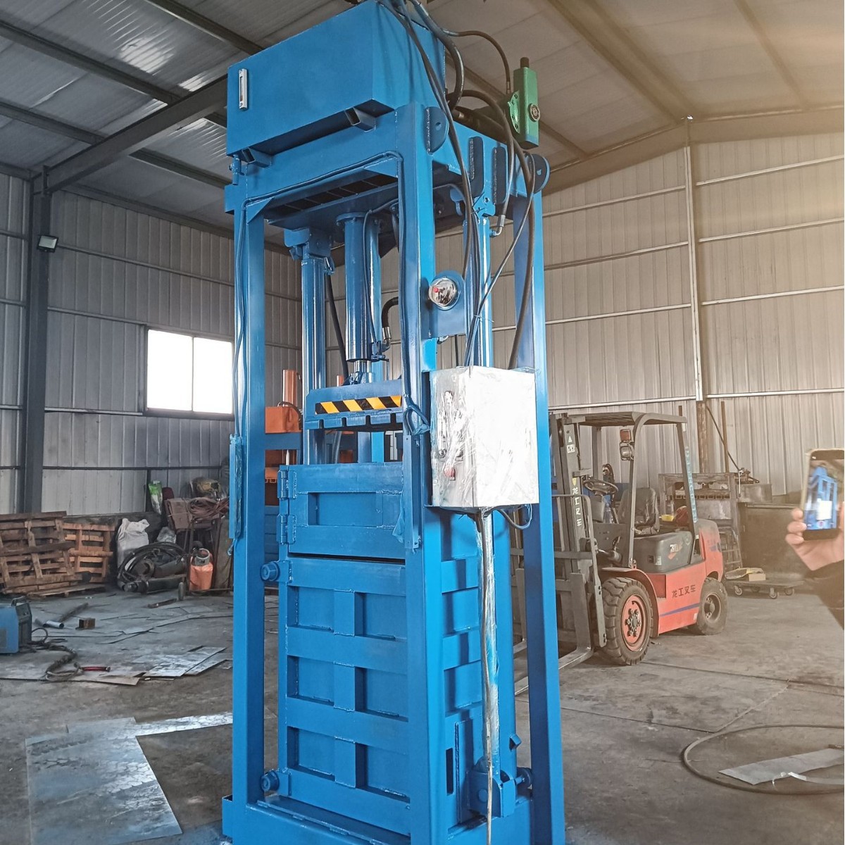Fence type old clothes baler garment export foreign trade press sock hydraulic baler