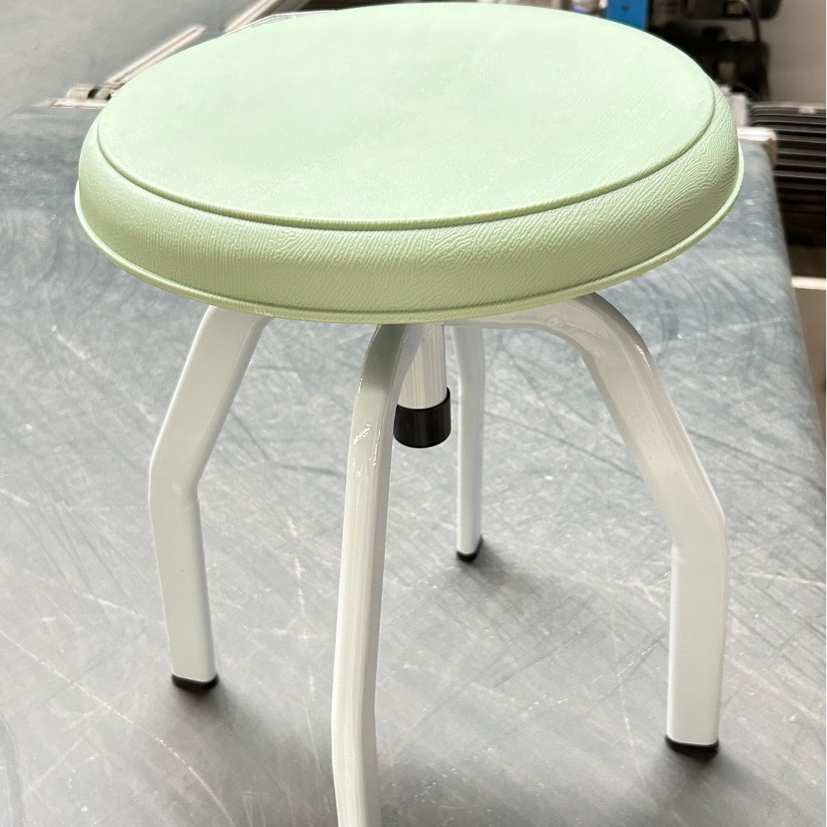Spiral lifting stool for primary and secondary schools ABS injection molding surface plastic steel stool four-legged stool laboratory special stool suspension stool