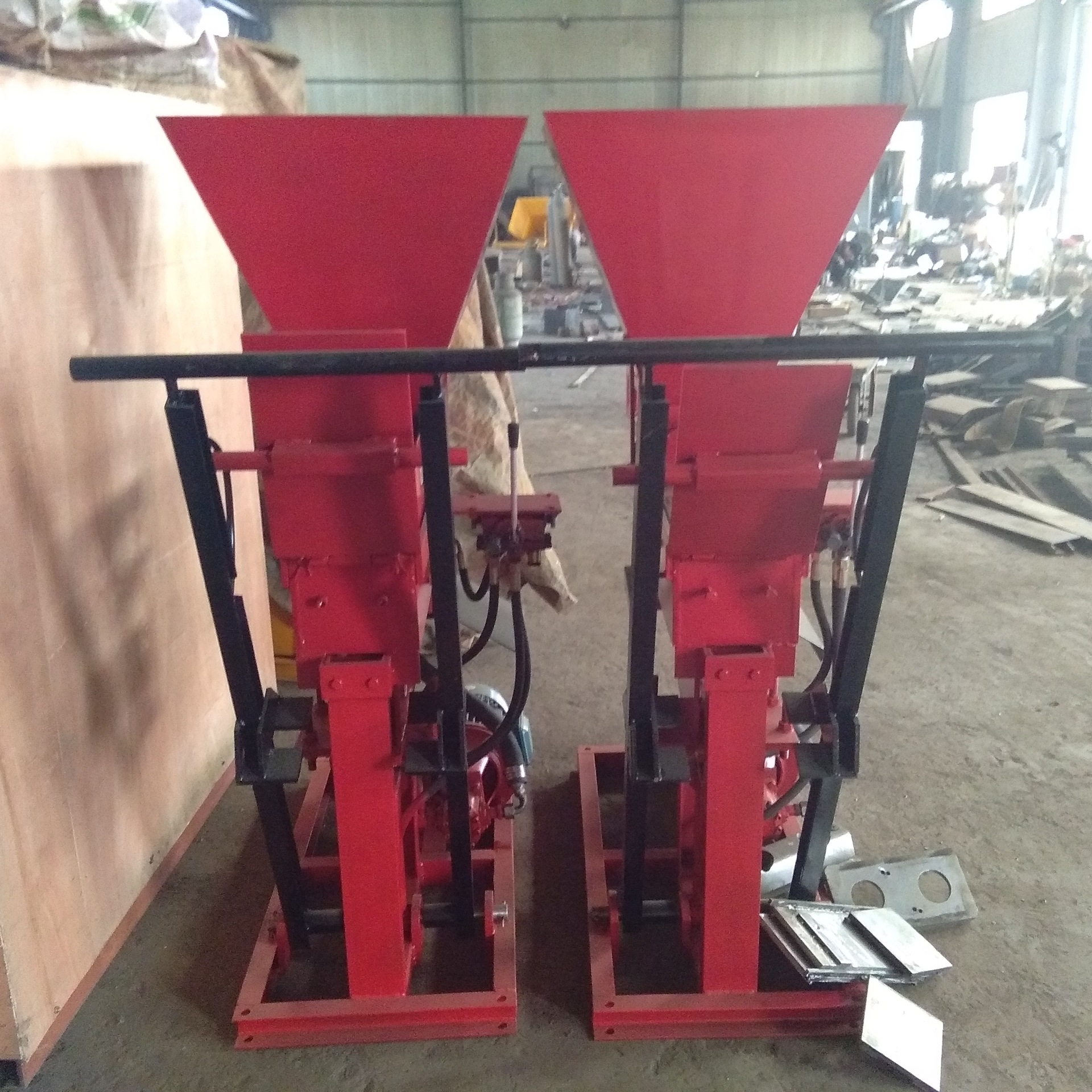 Production of small square hole hollow block brick machine small household non-burning brick Machine non-burning clay chain Lego brick machine