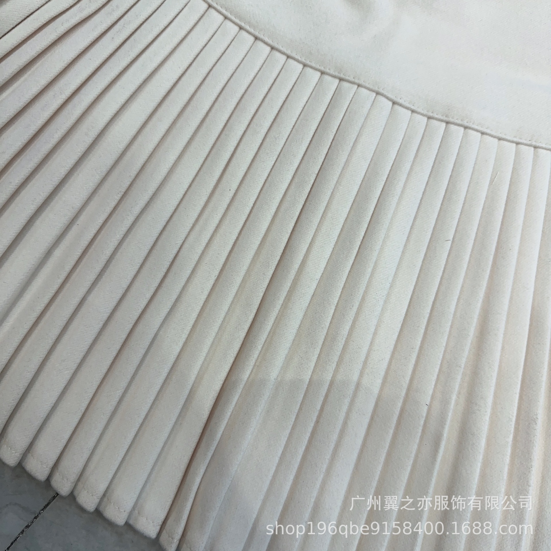 2024 New Autum Style Small Fragrant Pleated Skirt High Waist Slimming Look Versatile Small Anti-Exposure Skirt