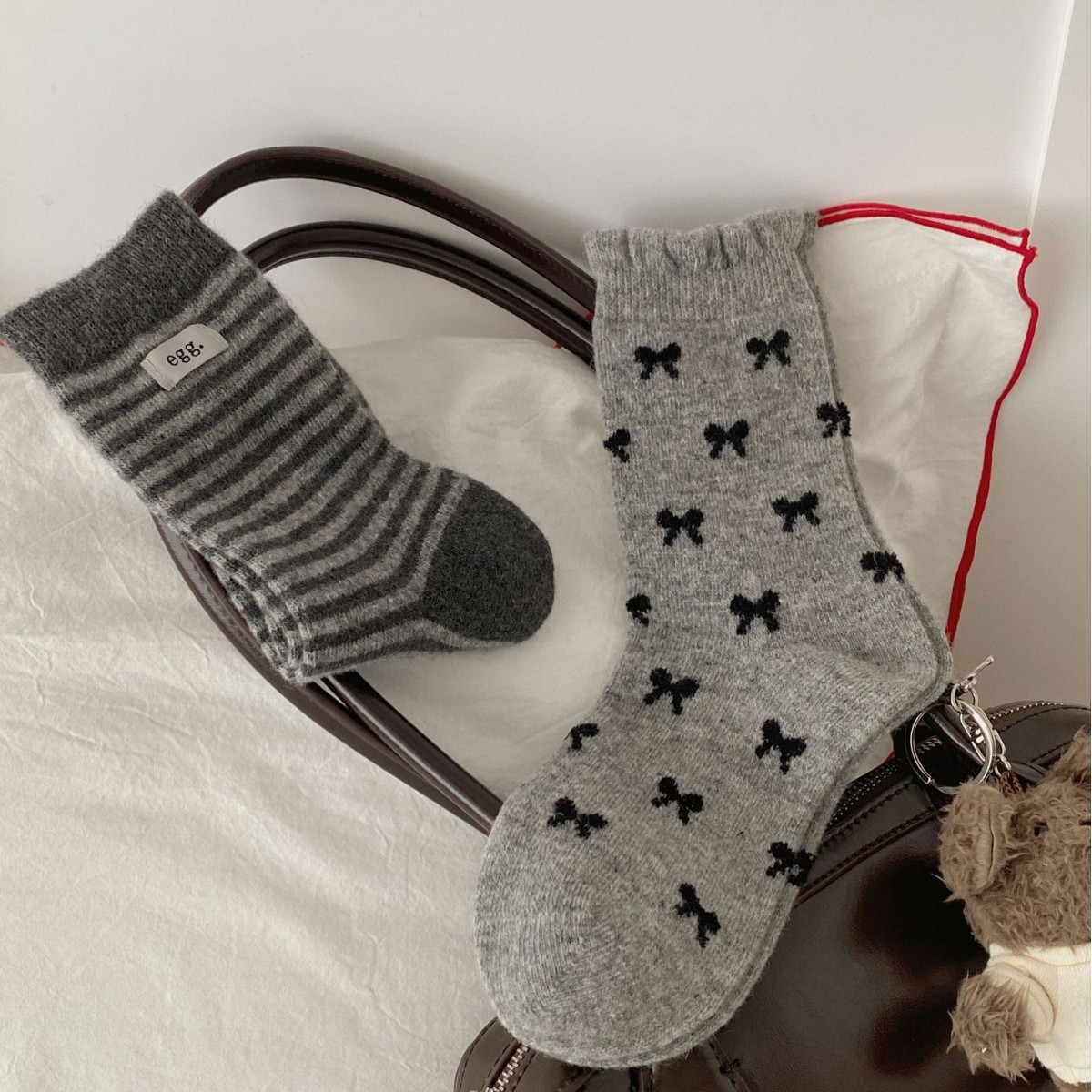 Autumn and Winter Thickened Warm Gray Bow Wool Socks for Women, Korean Style Striped Egg Label Seamless Mid-Calf Socks