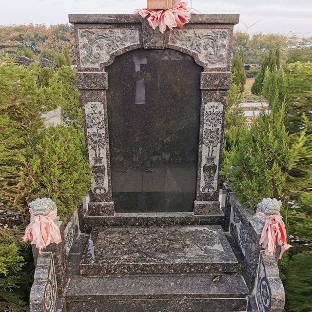 Поставки надгробных плит, традиционные каменные памятники для захоронения, тщательно вырезанные квалифицированными производителями