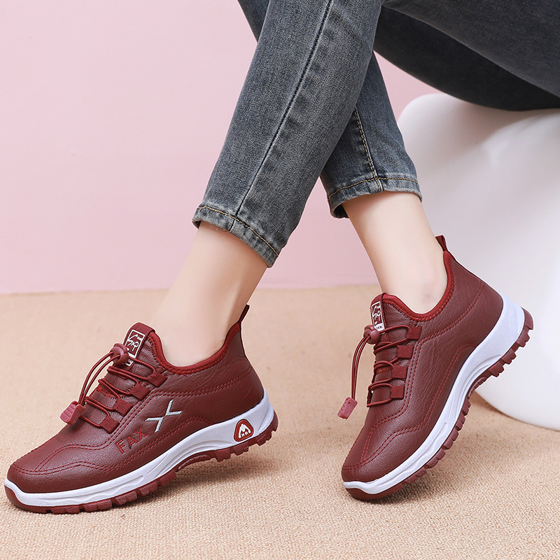 Winter Old Beijing Cotton Shoes Women's Leather Waterproof Mother's Cotton Shoes Fleece-Lined Thickeneded Walking Shoes Non-Slip Warm Women's Cotton Boots
