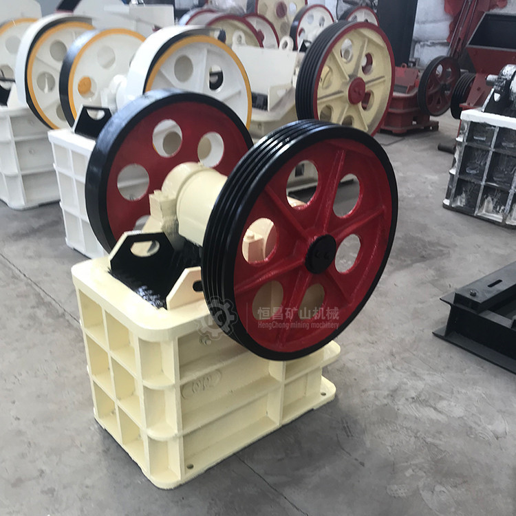 Mobile Diesel Powered Jaw Crusher Small Construction Waste Crusher Concrete Crusher Manufacturer Direct Sale