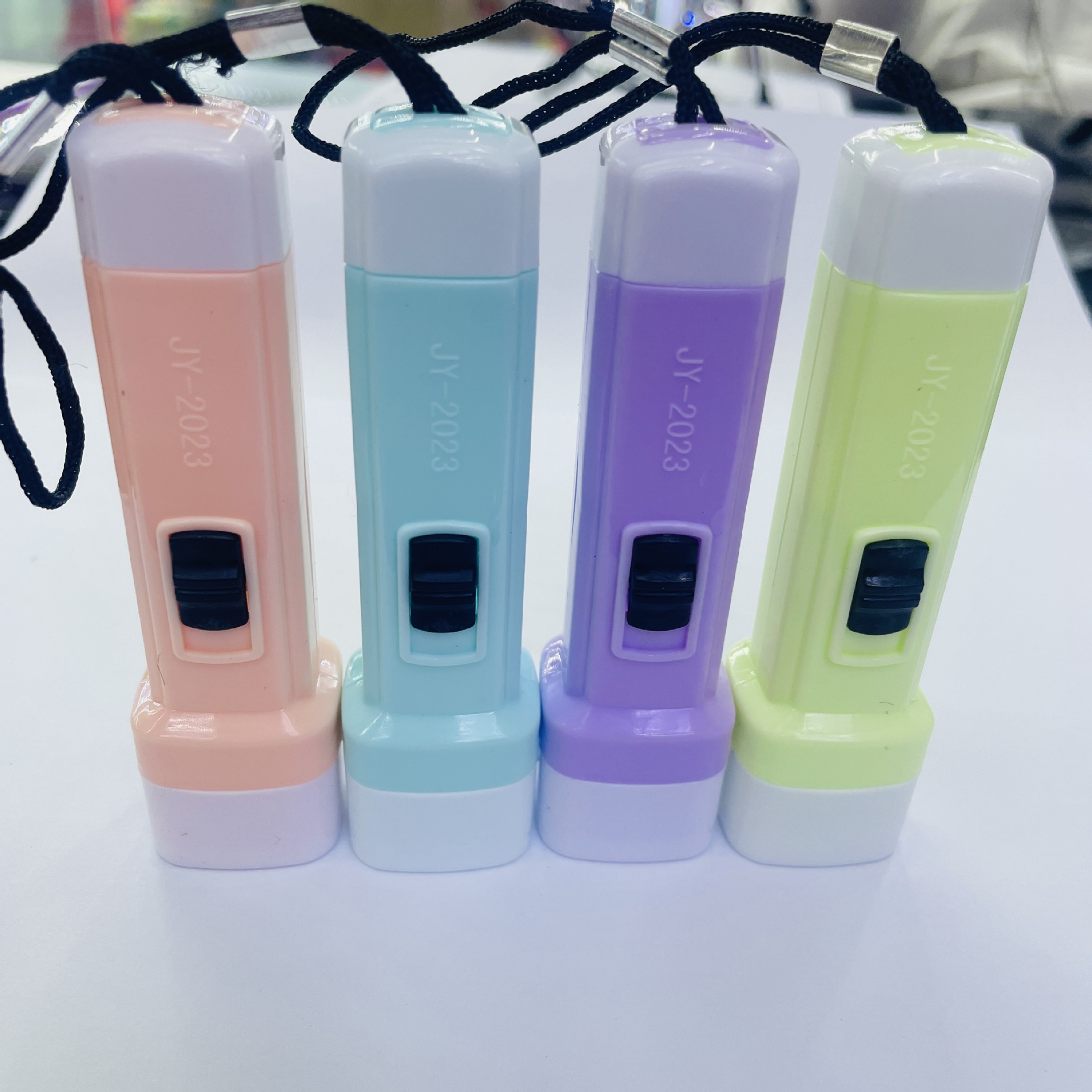 Factory plastic Mini small flashlight flashlight lighting LED wholesale practical small household appliances small gifts