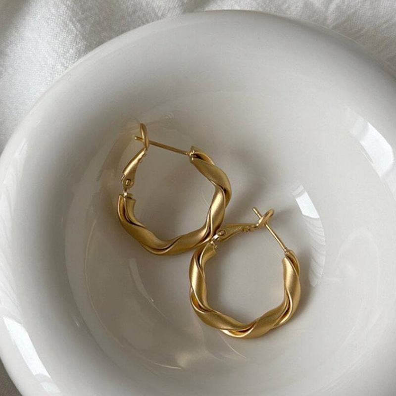 High-grade dumb gold maxie ring earrings 2024 new high-grade earrings unique ins niche design ear ring