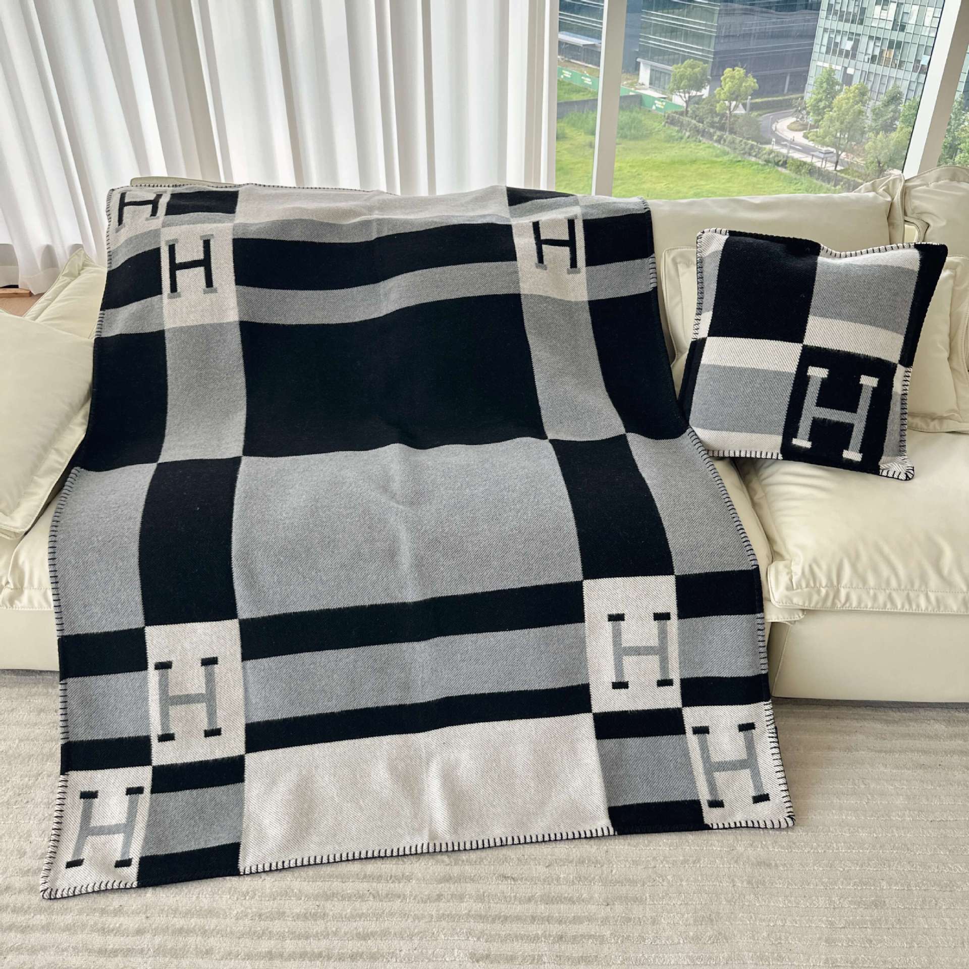 Amazon Cross-Border H Cashmere Blanket Sofa Blanket Office Single Nap Air Conditioning Wool Airplane Blanket