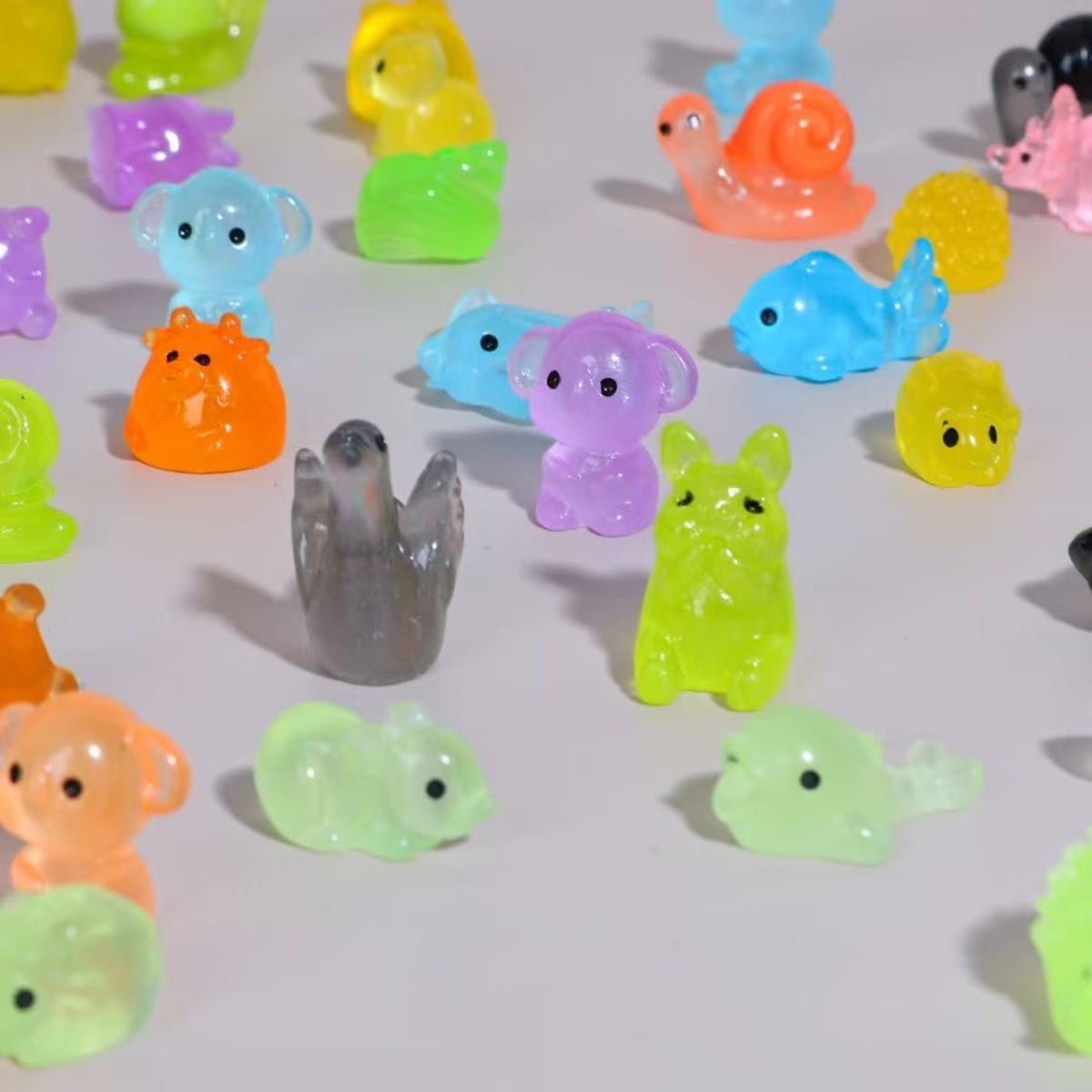 Luminous Blind Bag Small Toy Small Animal Mini Cute Independent Packaging Three-dimensional Model Luminous Simulation Resin Small Pendulum