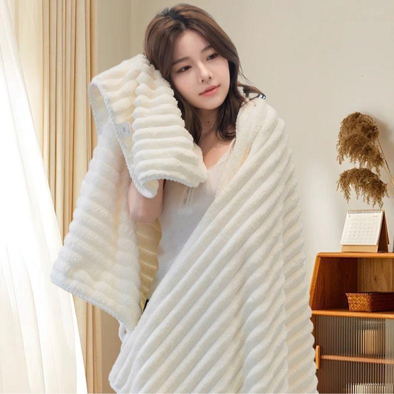 Couple Bath Towel Thickeneded and Absorbent Coral Velvet Can Be Wrapped with Lint-Free Soft Large Towel Soft and Comfortable